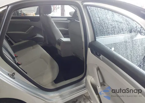 2016 Volkswagen Passat 1.8T S z USA, uszkodzony, nr VIN 1VWAS7A30GC031755